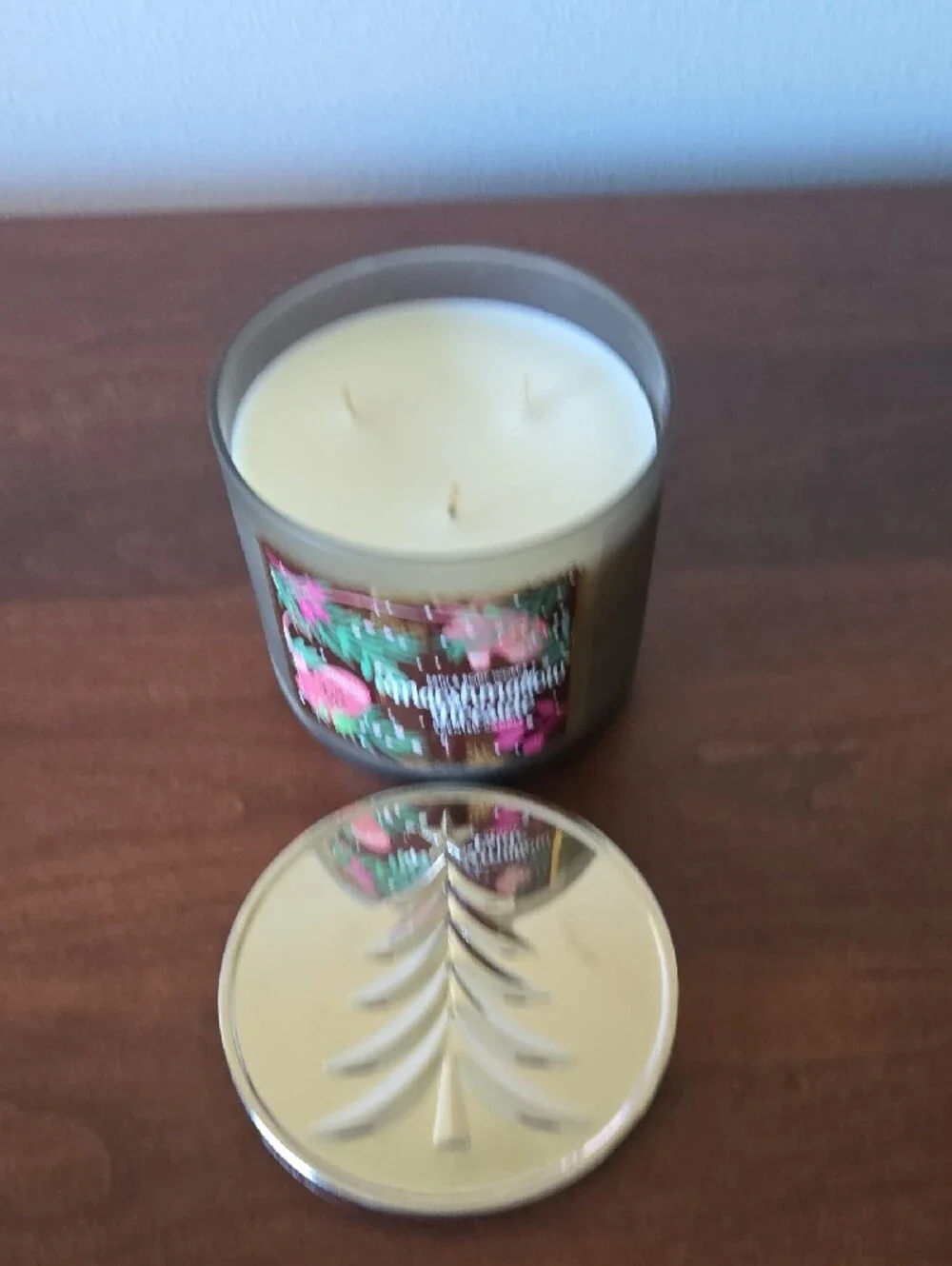 Bath & Body Works Marshmallow Fireside Candle - Green, Gold & Pink